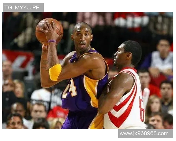 火箭队与湖人队激战回顾姚明的传奇时刻与篮球荣耀